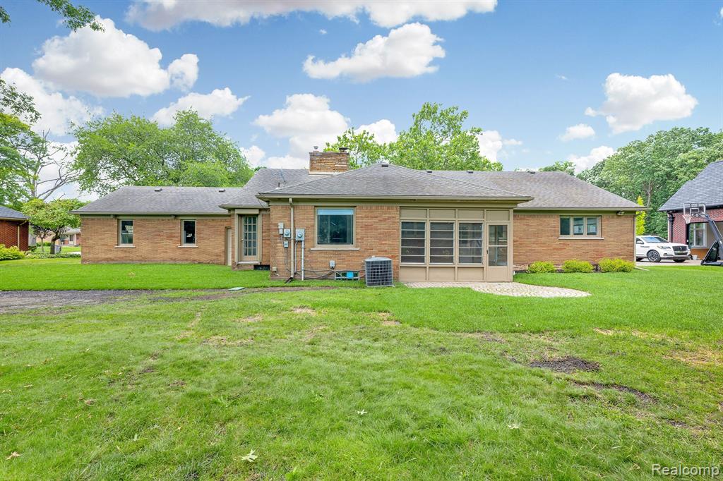 600 WOODCREST Drive, Dearborn, MI 48124 — Photo 4