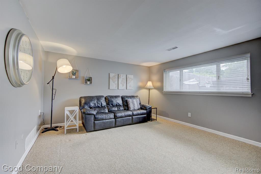 576 LANGLEY Boulevard, Clawson, MI — Photo 28