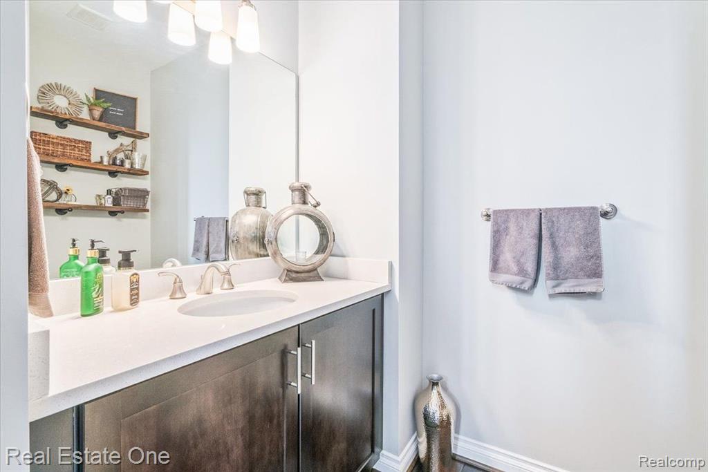 48025 E OXFORD Court, Canton, MI 48187 — Photo 43
