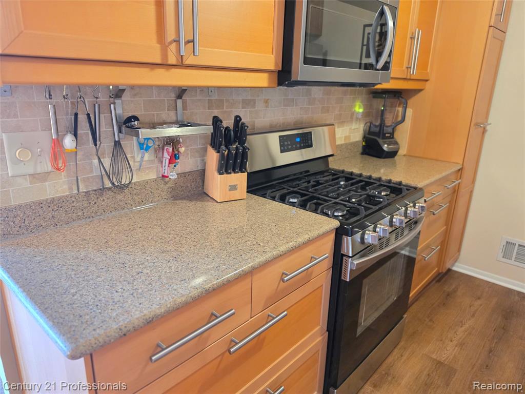 40318 Newport Drive, Plymouth, MI 48170 — Photo 11