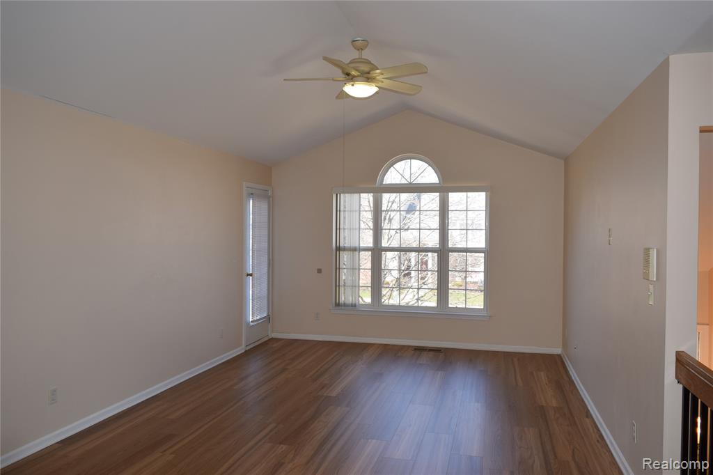 5452 PINE AIRES Drive, Sterling Heights, MI 48314 — Photo 5