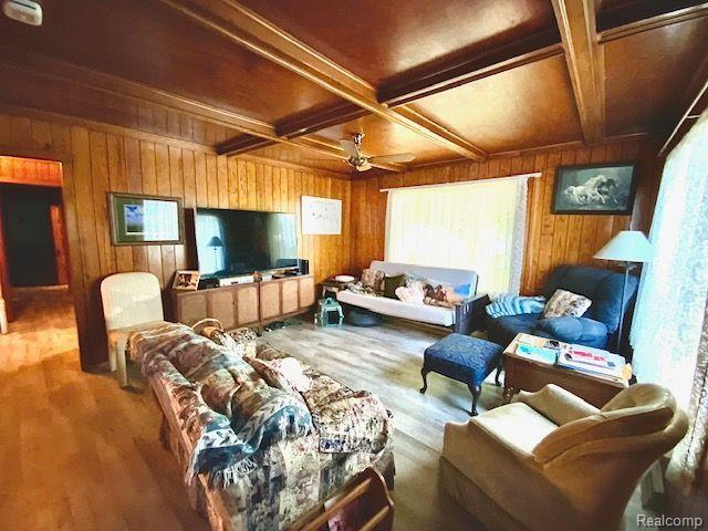512 N CANAL Street, Chesaning, MI 48616 — Photo 4