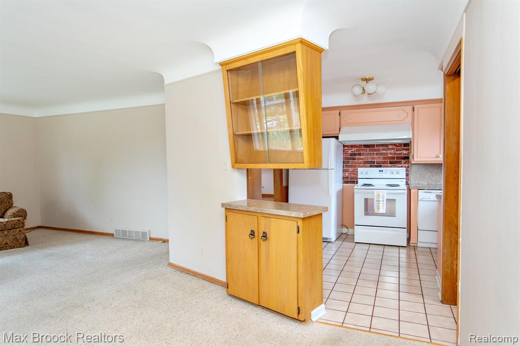 13565 Dixie, Redford, MI 48239 — Photo 12