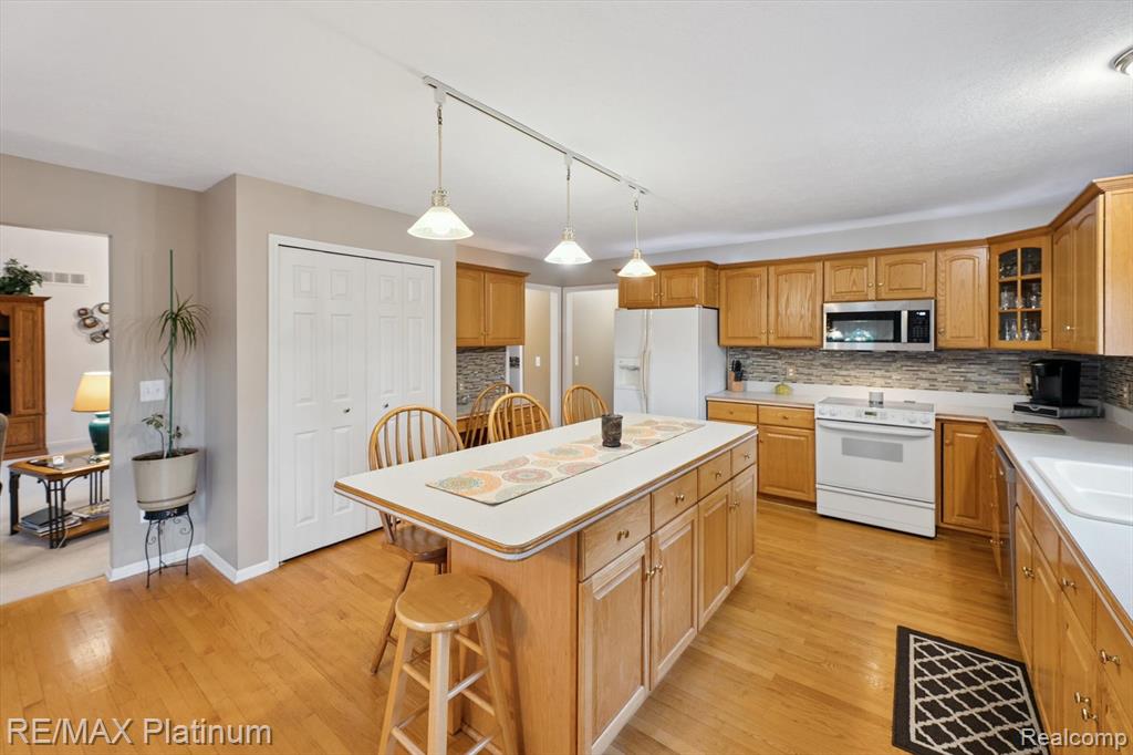 8872 Thornapple Drive, Pinckney, MI 48169 — Photo 29