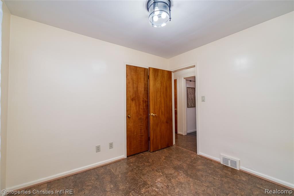 5661 Hubbell Street, Dearborn Heights, MI 48127 — Photo 16