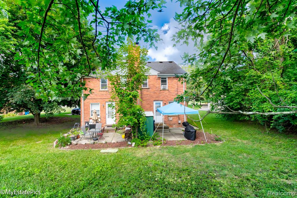 400 PARKVIEW Drive, Plymouth, MI 48170 — Photo 28