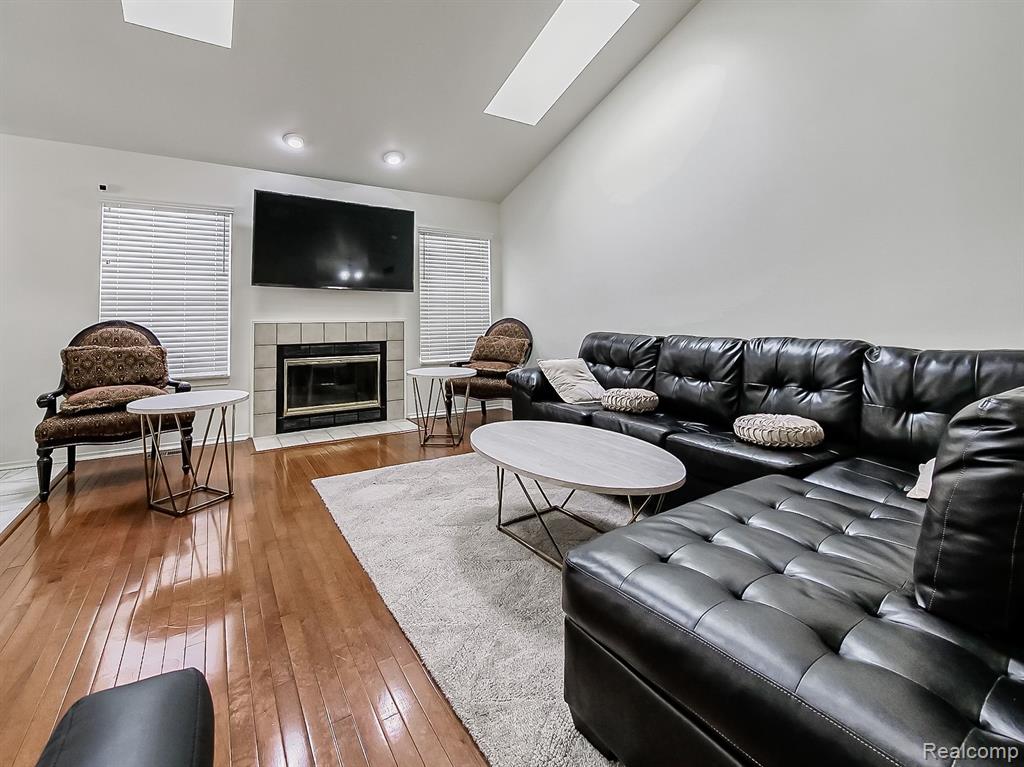 212 WINDING Brook, Commerce Twp, MI 48390 — Photo 3