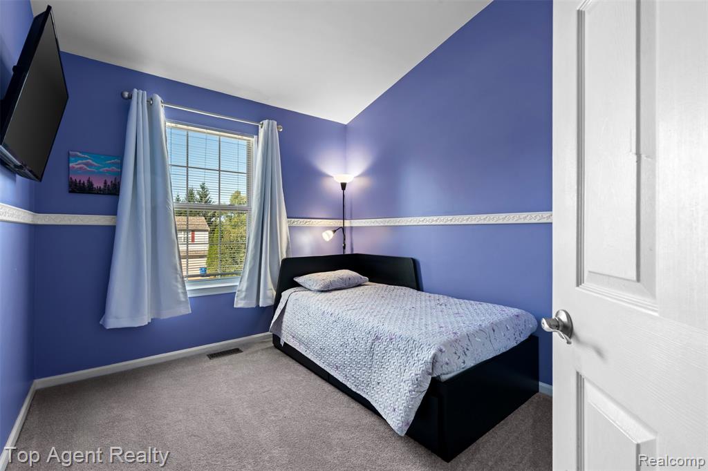 5675 Millpointe Drive, Waterford, MI 48327 — Photo 15