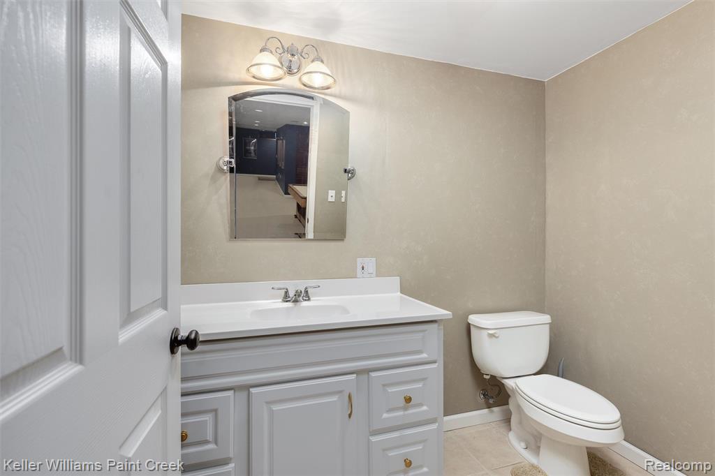 7537 Waterfall Drive, Grand Blanc, MI 48439 — Photo 28