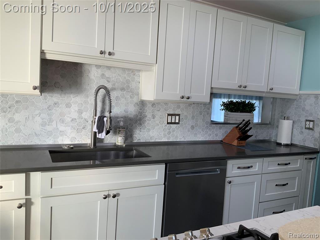 9130 E Bassett Court, Livonia, MI 48150 — Photo 26