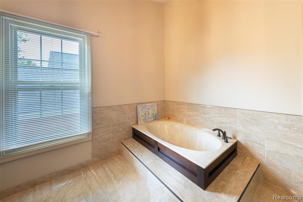 45300 White Pines Drive, Novi, MI — Photo 25