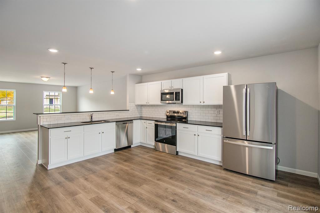 204 Kingsberry Drive, Blissfield, MI 49228 — Photo 5