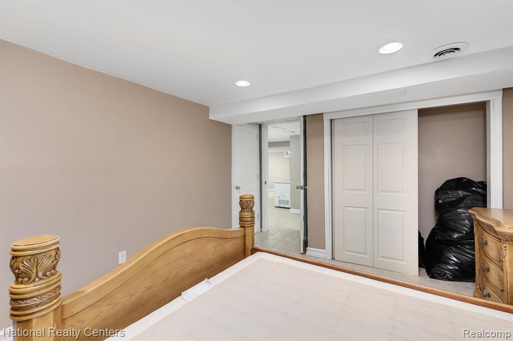 51569 PINEWOOD Drive, Macomb, MI 48042 — Photo 43