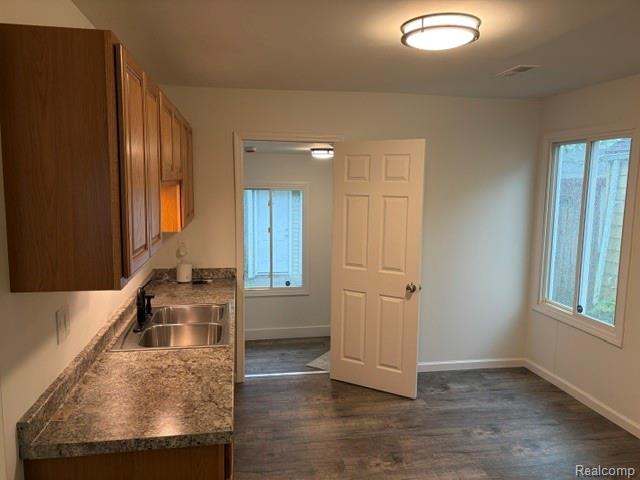 76 E Kalama Avenue, Madison Heights, MI 48071 — Photo 8