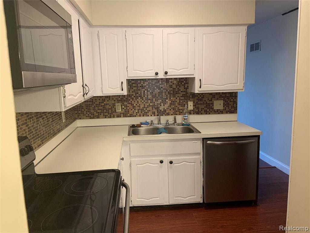 6320 Laurentian. Court, Flint, MI 48532 — Photo 10