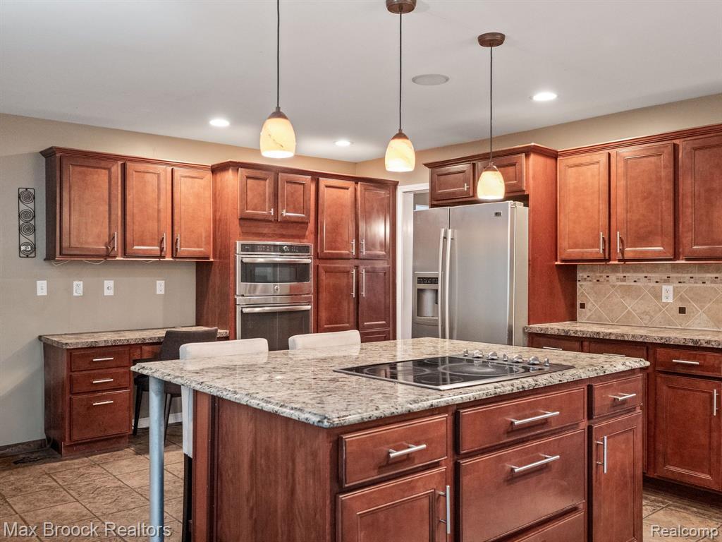6570 CASTLE Drive, Bloomfield Hills, MI 48301 — Photo 15