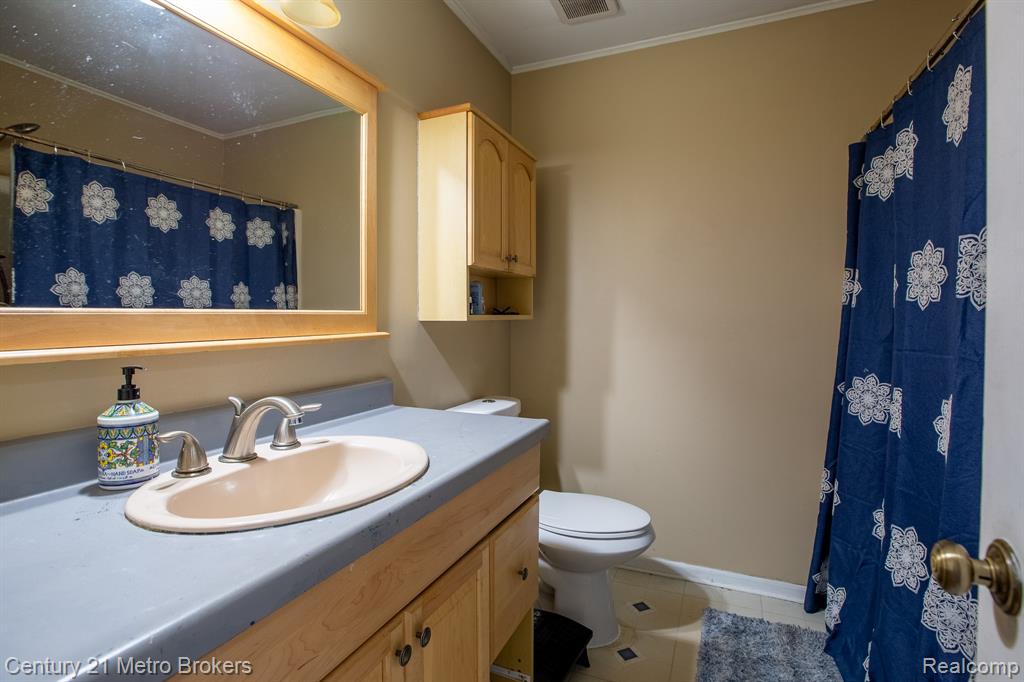 6101 Belsay Road, Grand Blanc, MI 48439 — Photo 5