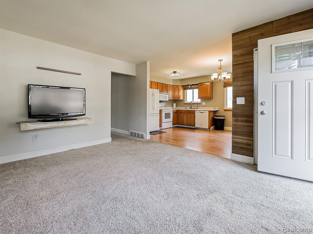 853 ADELAIDE Drive, Wolverine Lake, MI 48390 — Photo 3