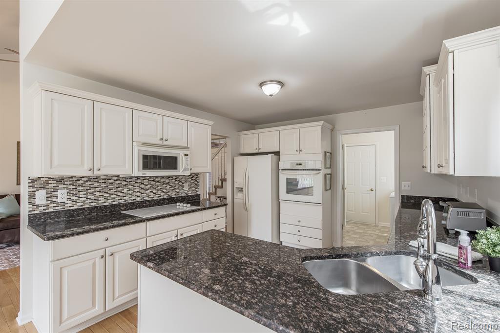 50077 Lexington Avenue E, Utica, MI 48317 — Photo 13