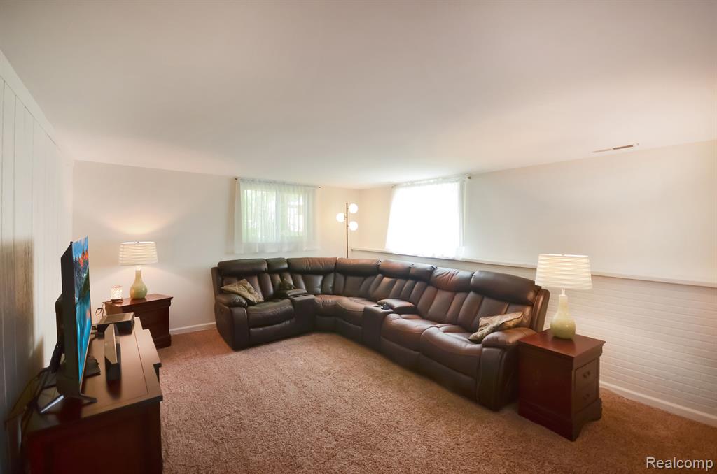 43475 Deborah Drive, Sterling Heights, MI 48313 — Photo 19