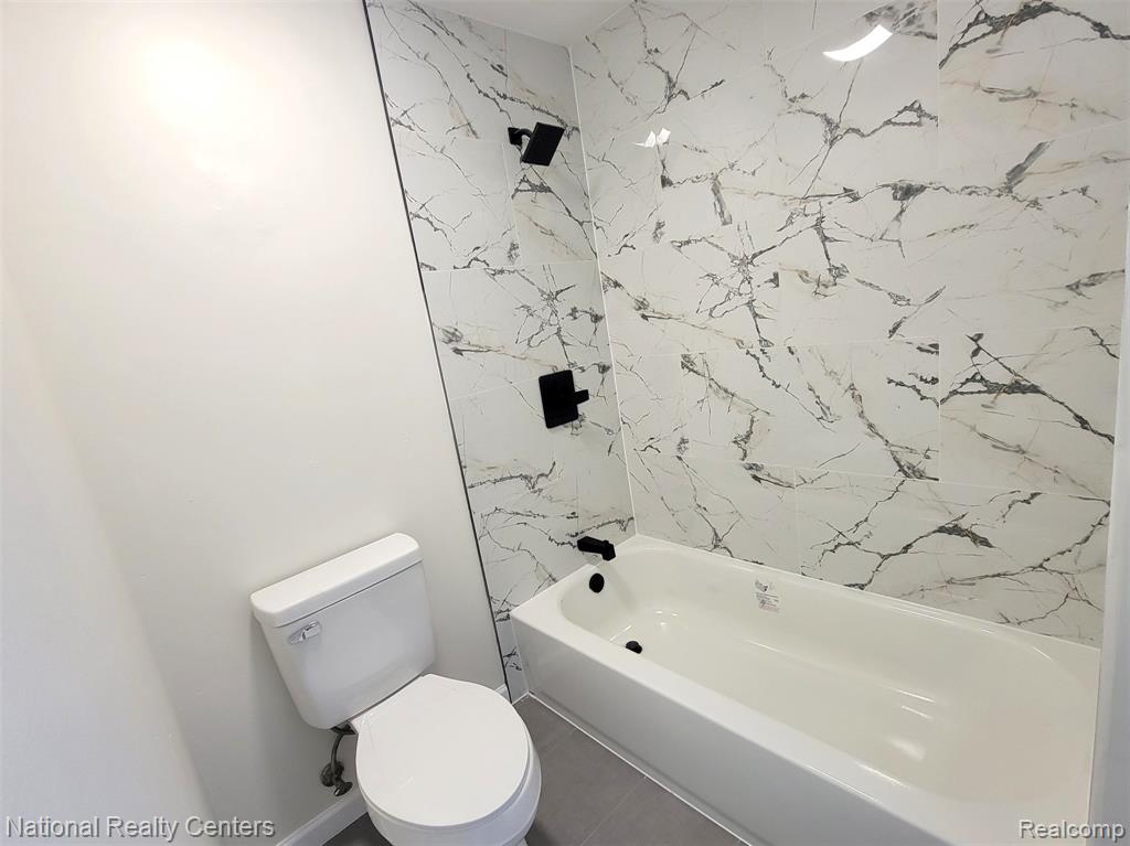 8249 KENNEDY Circle, Warren, MI 48093 — Photo 18