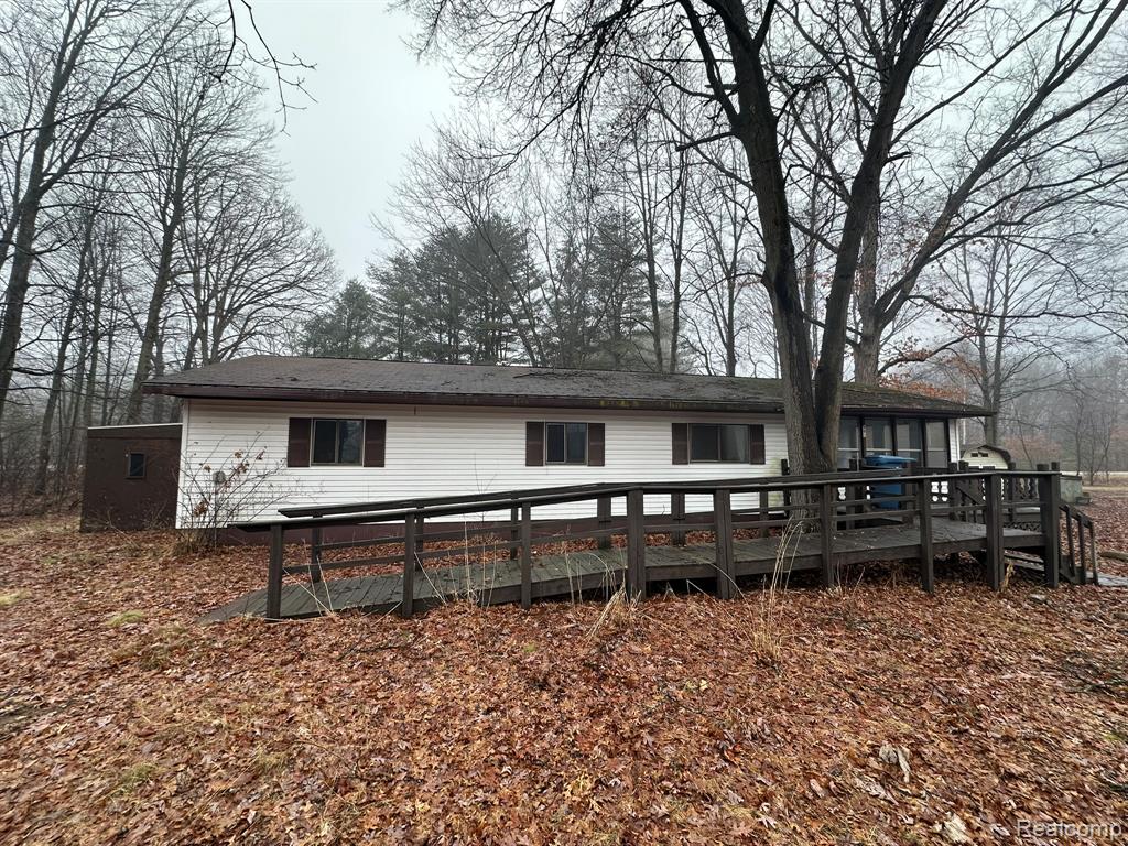 991 W Maplecrest Drive, Sanford, MI 48657 — Photo 2