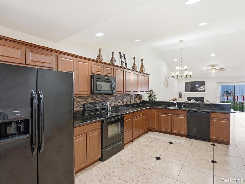 12410 Noonan Court, Utica, MI 48315 — Photo 4