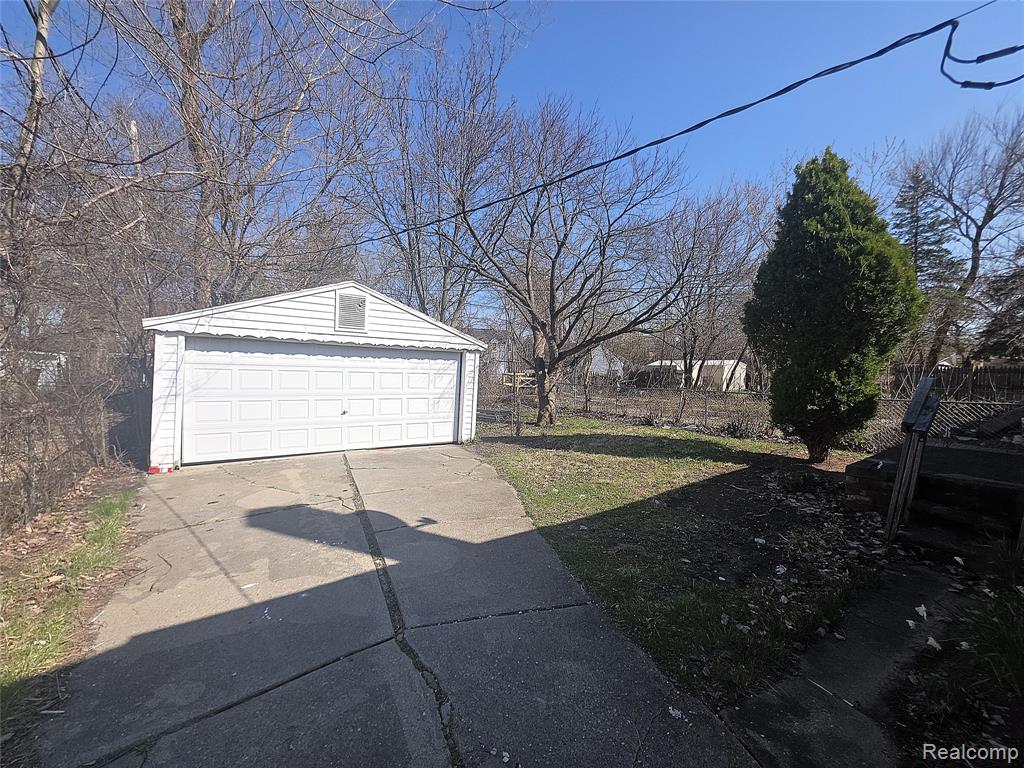 8882 Grandville Avenue, Detroit, MI 48228 — Photo 2