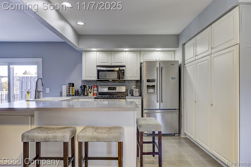 583 Manchester Street, Madison Heights, MI 48071 — Photo 9