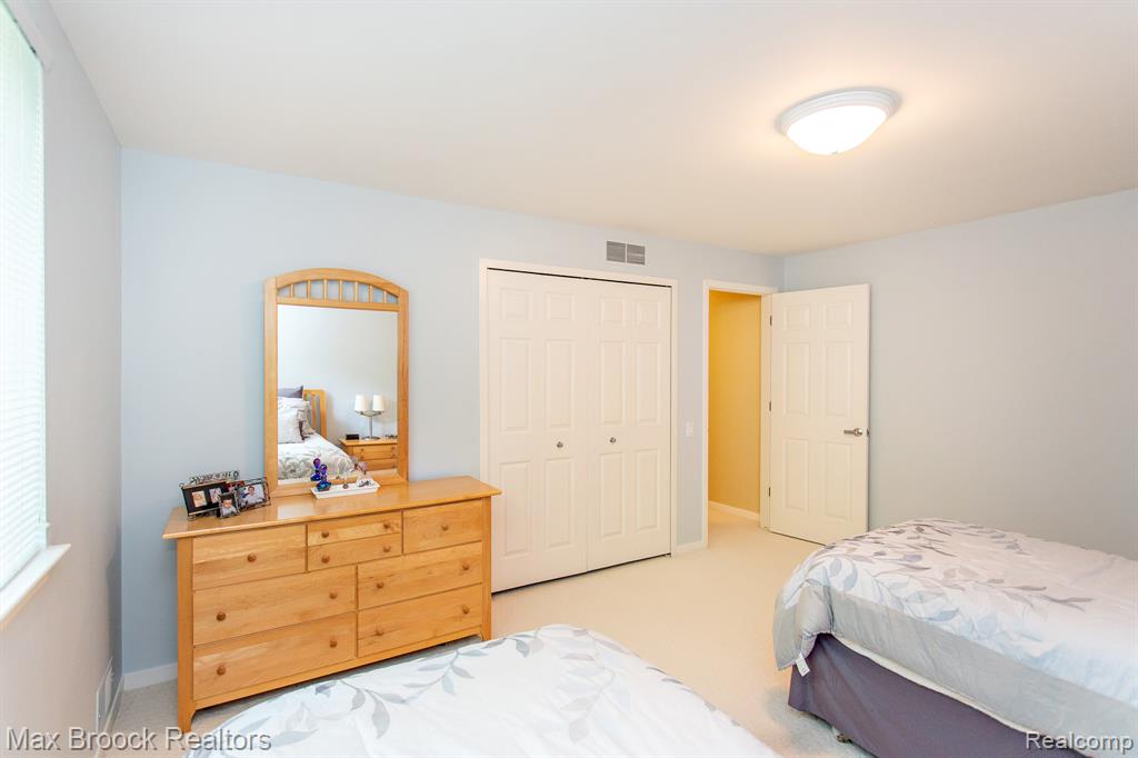 6524 Pleasant Lake Court, West Bloomfield, MI — Photo 55