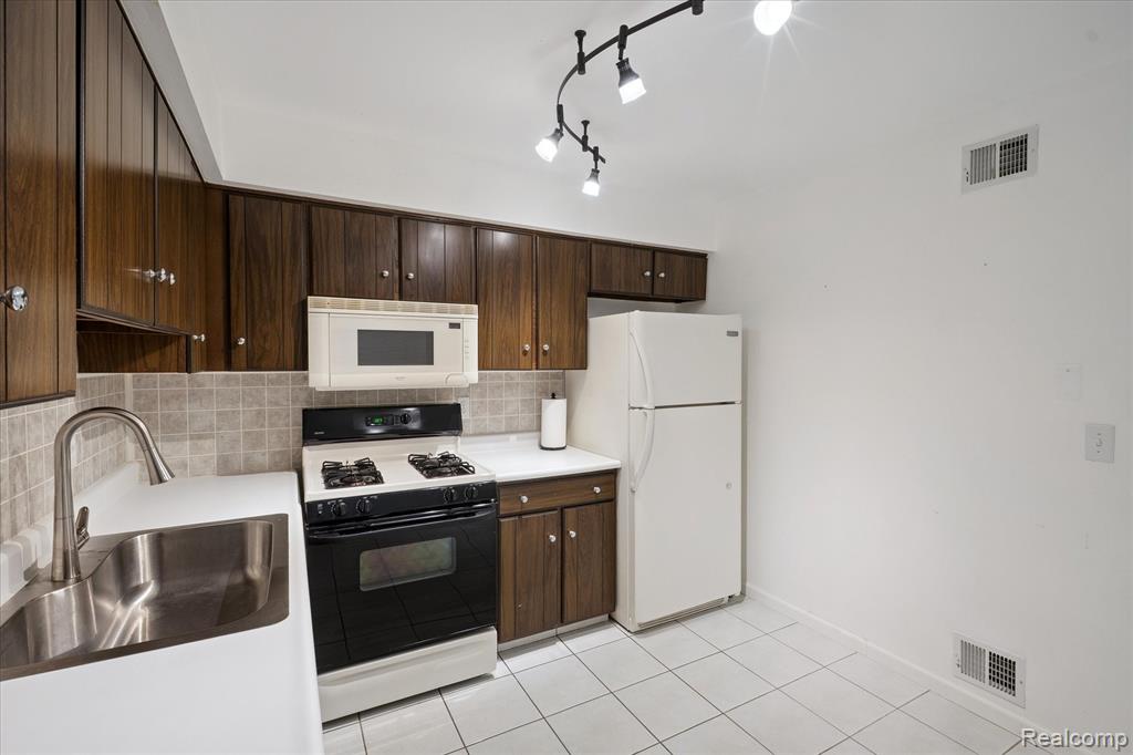 39559 Old Dominion Drive, Clinton Twp, MI 48038 — Photo 7