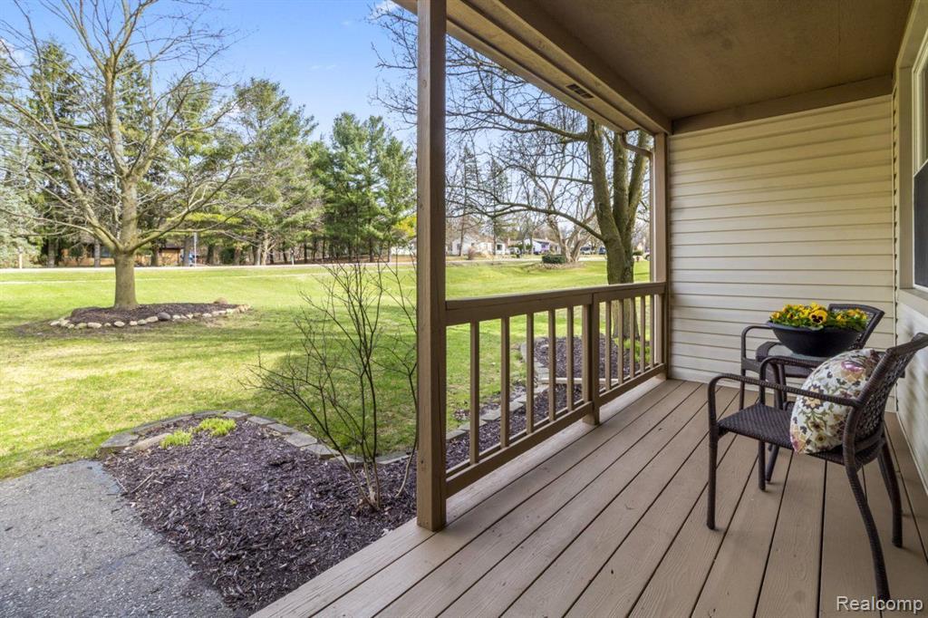 736 PINE TREE Road, Lake Orion, MI 48362 — Photo 3