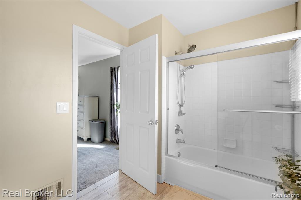 52391 WALNUT Drive, Chesterfield, MI 48047 — Photo 20
