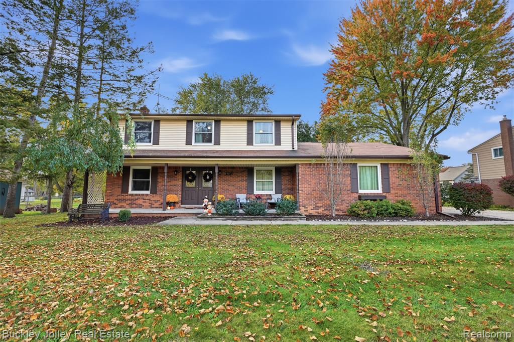 5472 Kenicott Trail, Brighton, MI 48114