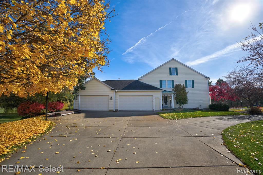 8211 Burleigh Road, Grand Blanc, MI 48439 — Photo 9