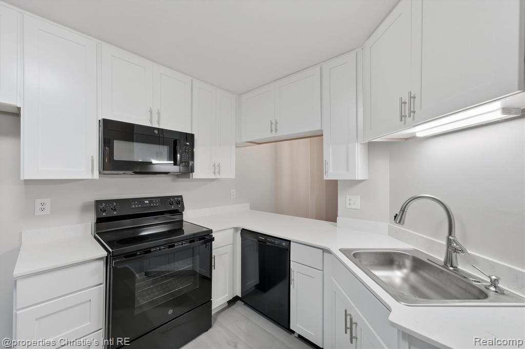 483 W Lincoln Avenue, Madison Heights, MI 48071 — Photo 6