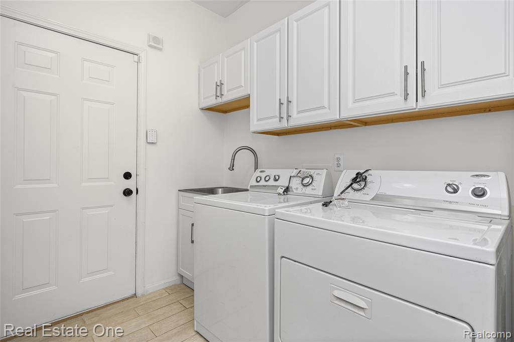 7382 Gateway Drive, West Bloomfield, MI — Photo 22