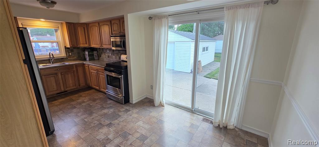 9623 Fairfield Street, Livonia, MI 48150 — Photo 18