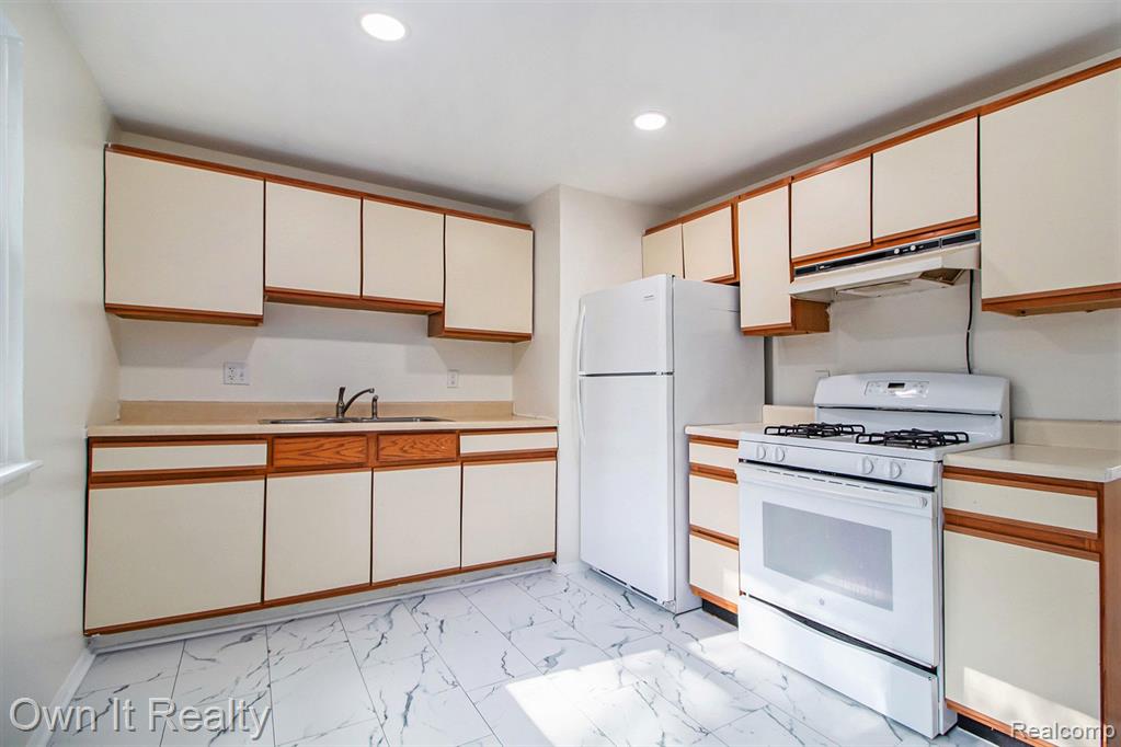 2188 HEMLOCK Drive, Ann Arbor, MI 48108 — Photo 13