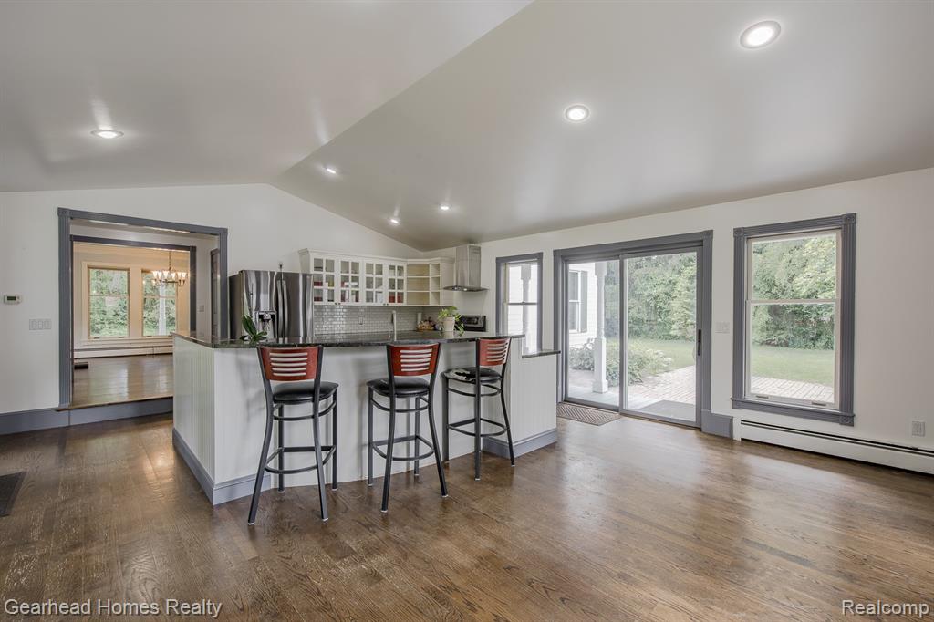 6296 Elizabeth Lake Road, Waterford, MI 48327 — Photo 19