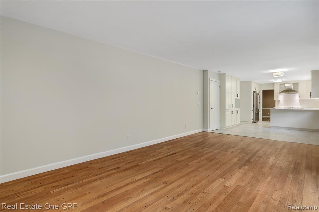 724 S ROSEDALE, Grosse Pointe Woods, MI 48236 — Photo 12