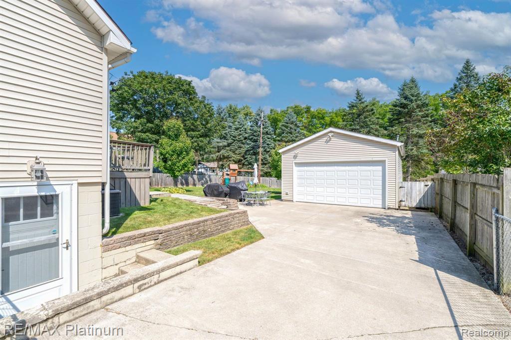 303 BRISTOL Street S, Almont, MI 48003 — Photo 4