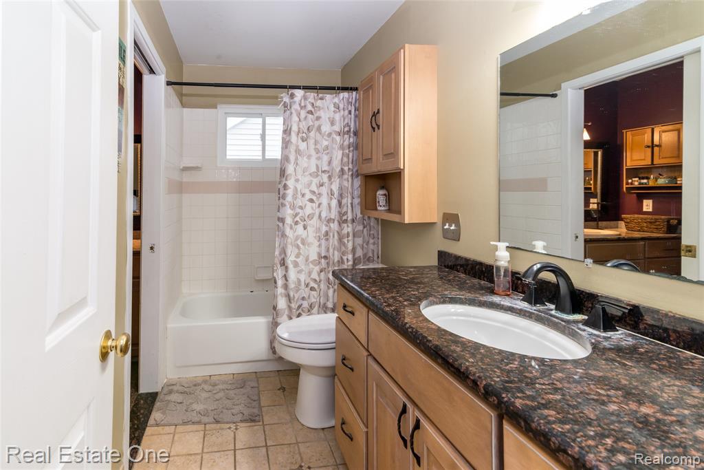 396 Princeton Drive, South Lyon, MI 48178 — Photo 20