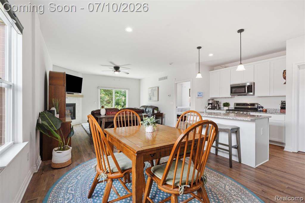 11789 Hines Place Drive, Livonia, MI 48150 — Photo 12