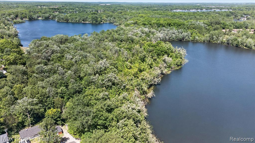 VAC Four Lakes Drive, South Lyon, MI 48178 — Photo 12