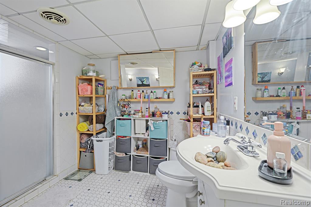 243 E Edsel Ford, Detroit, MI 48202 — Photo 42