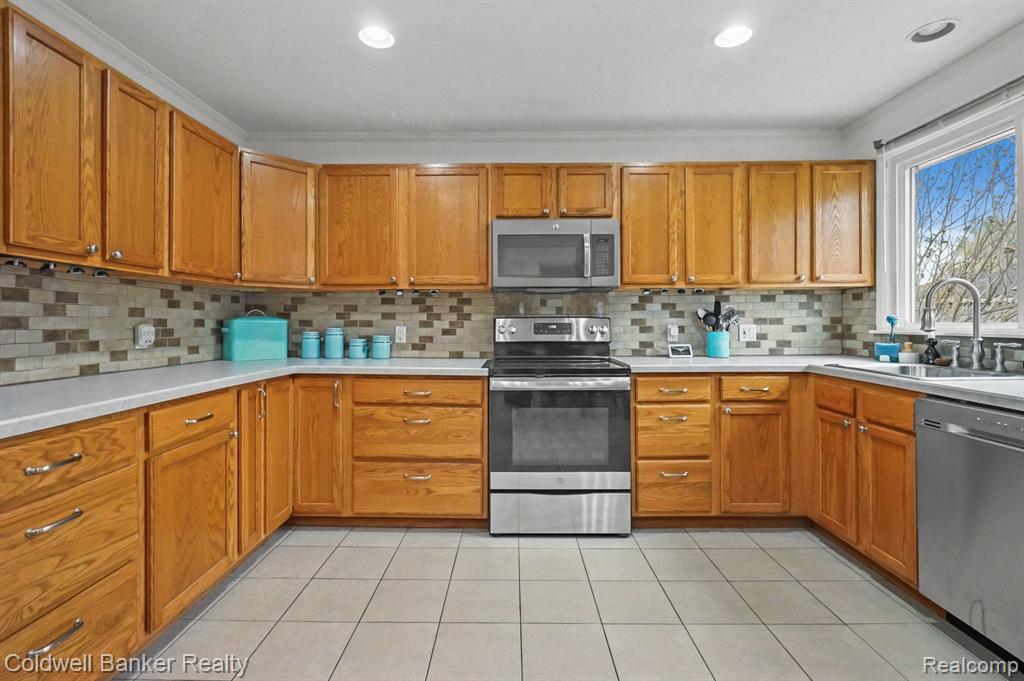 4550 JUSTINE Street, Shelby Twp, MI 48317 — Photo 3