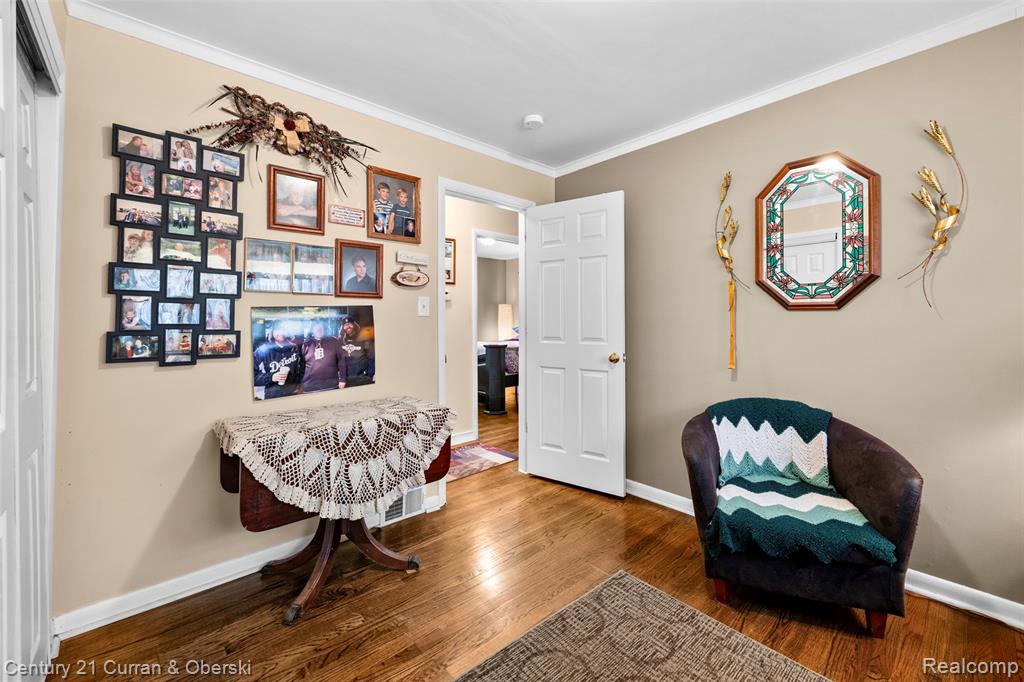 8423 Norborne Avenue, Dearborn Heights, MI 48127 — Photo 10