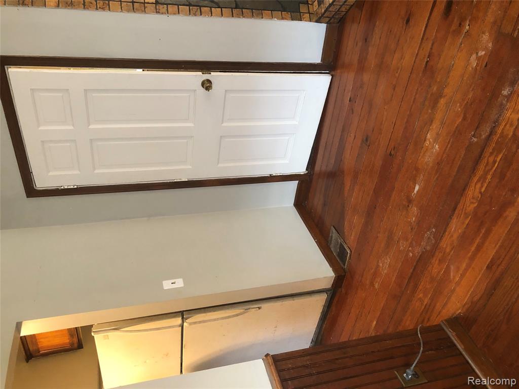 8304 Arlis Street, Commerce Twp, MI 48382 — Photo 6