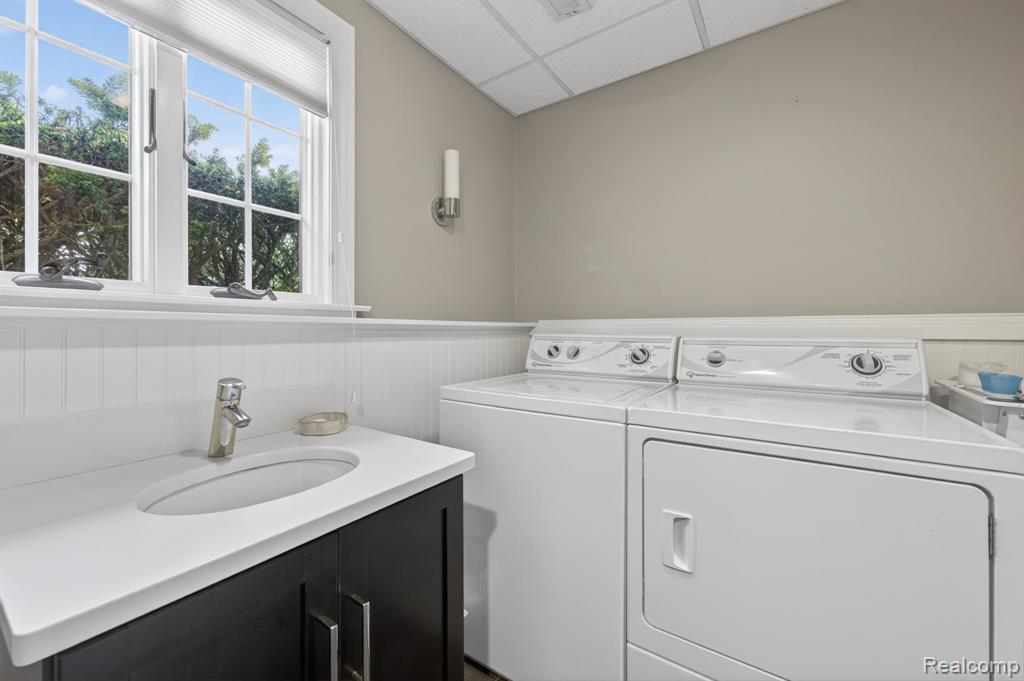 9144 Deer Park Court, Fenton, MI 48430 — Photo 34